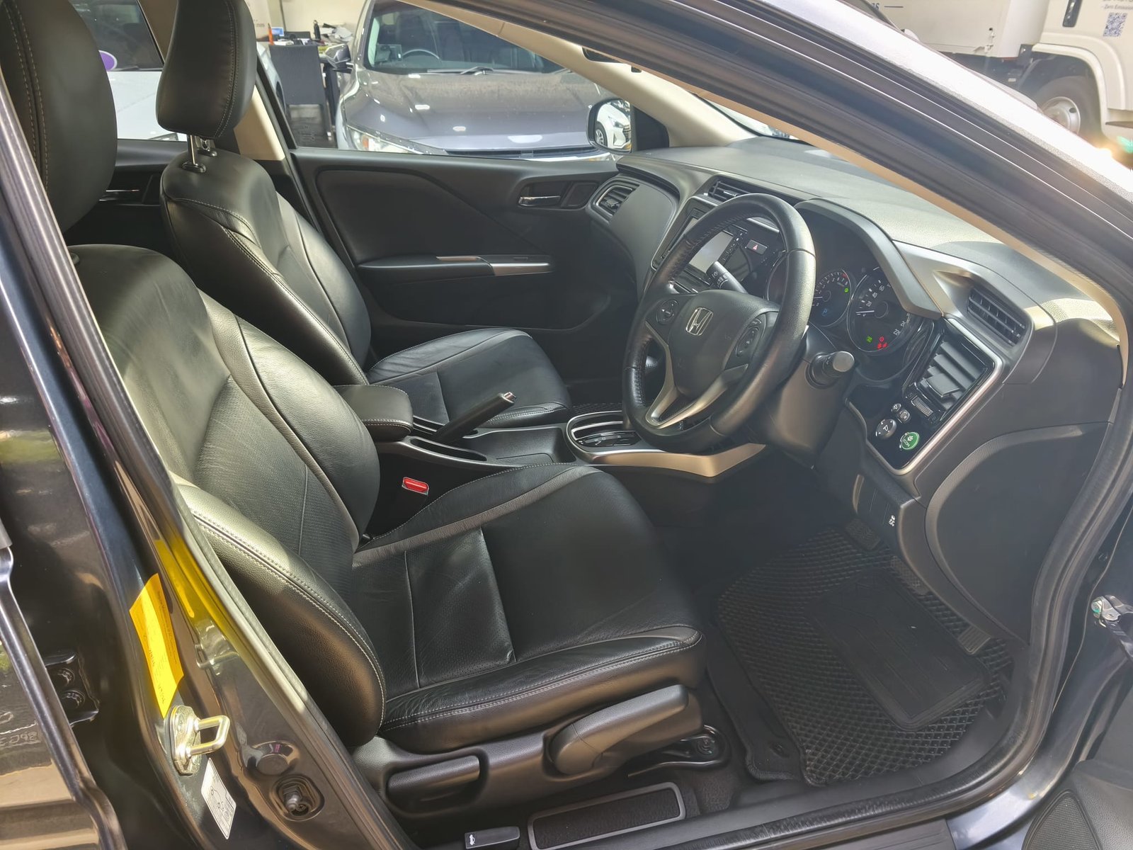 Honda City 1.5 SV photo 7